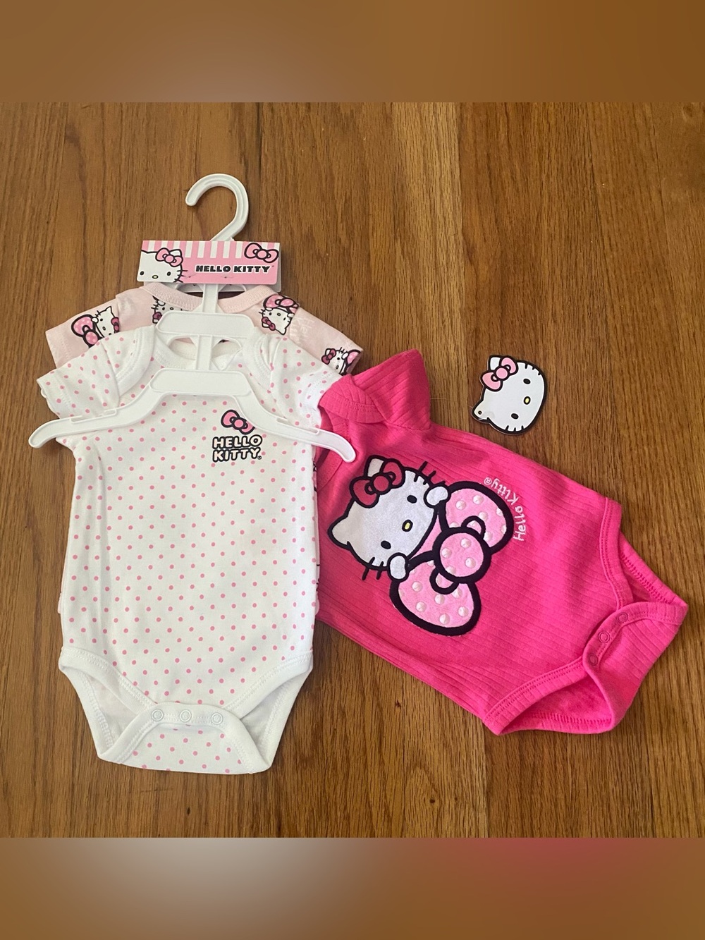 Hello Kitty Pink Ribbed Short-Sleeve One-Piece Bodysuit Set - Picture 2 of 6